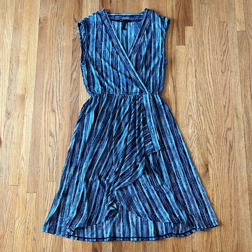 BCBG Maxazria Wrap V-Neck Dress Size Small